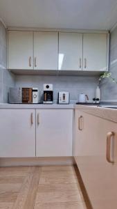 Haenarr Hanok Stay in Mandarin Orchard, 100m from Sea