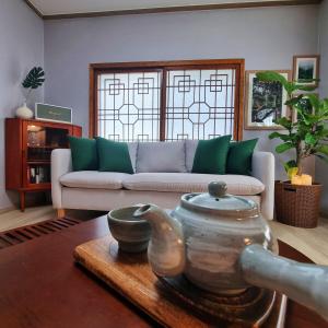 Haenarr Hanok Stay in Mandarin Orchard, 100m from Sea