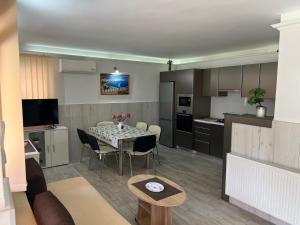 Mediterán Fedett Medencés Apartmanház