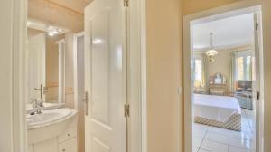 Villa with Private Pool room in La Giralda BO