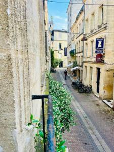 Luxury Suite Spa Bath & Cinema Screen- Bordeaux