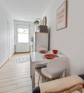 Appartements Cosy et calme, lit double, proche transports : photos des chambres