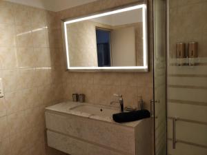 Sunny Pearl - Spacieux Appartement Climatisé au Centre ville