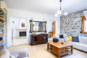 Villa Eleftheria 5 bedrooms, swimming pool in Panormo