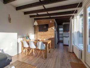 Duinland 245 bungalow for 6 guests near sea