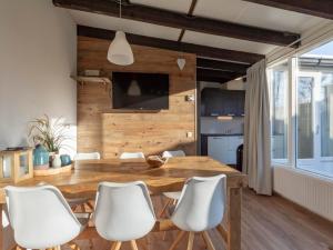 Duinland 245 bungalow for 6 guests near sea