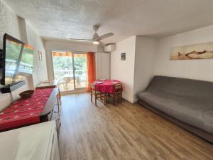 Joli studio à 350 m de la plage de Saint Asile, tout à pied.