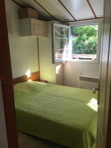 Chalets Wooden chalet, for 4 people air-conditioned : photos des chambres