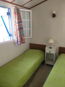 Chalets Wooden chalet, for 4 people air-conditioned : Chalet 3 Chambres