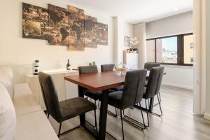 HostWise - Spacious & Stylish Flat with Garage