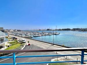 Appartements Etel - Duplex 4 pieces moderne, WiFi, parking, vue sur la Ria, proche plage et centre nautique - FR-1-479-179 : photos des chambres