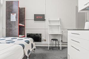 Private Studio in Dudley,Kitchen&Bathroom,Sleeps 1