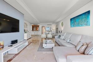 Golden Shore Seafront Apartment