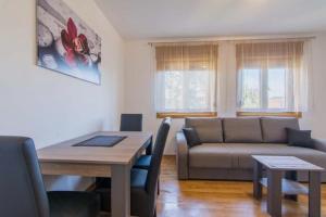 Apartman 403, Villa Šarm