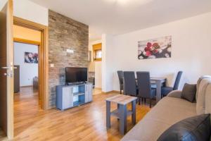 Apartman 403, Villa Šarm