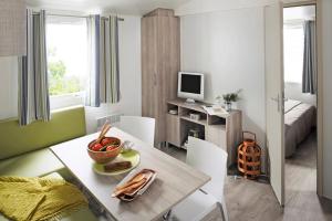 Campings Carazur Mobilhomes Camping Frejus : photos des chambres