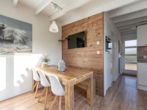 Duinland 247modern bungalow for 6 guests