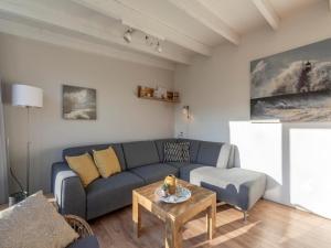 Bungalow in Sint Maartenszee near Beach