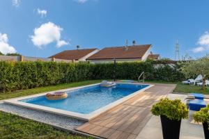 Modern apartment Ana with Jacuzzi and Pool