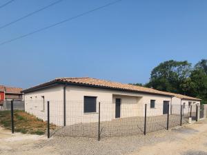 Maisons de vacances Maison Noe Climatisation individuelle par piece proche du centre-ville : Maison 4 Chambres