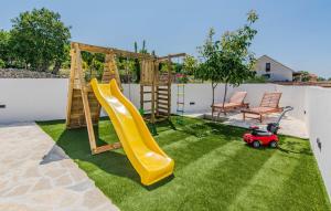 Gorgeous Home In Popovici With Wifi