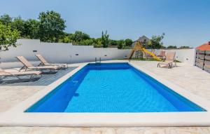 Gorgeous Home In Popovici With Wifi