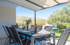 Four-Bedroom Holiday Home In Zaton