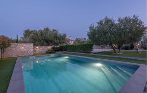 Four-Bedroom Holiday Home In Zaton