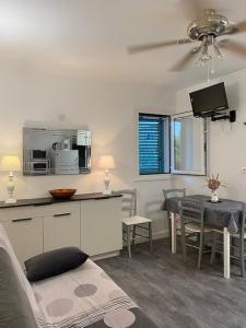 Appartements MORIANI PLAGE - 3 pieces climatise 4 a 6 couchages D1 : photos des chambres