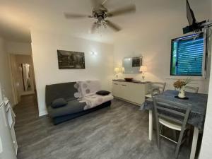 Appartements MORIANI PLAGE - 3 pieces climatise 4 a 6 couchages D1 : photos des chambres