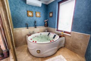 Interior Junior Suite with Hot Tub - Dayana room in Spa Hotel Rich