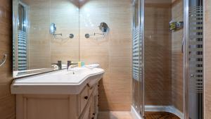 LAS ARENAS beachfront apartment