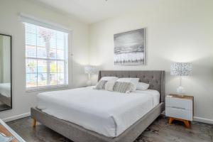 4862 Cayview Avenue 208