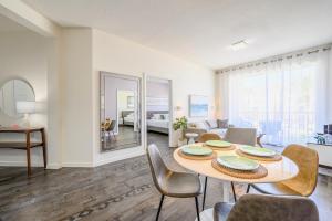 4862 Cayview Avenue 208