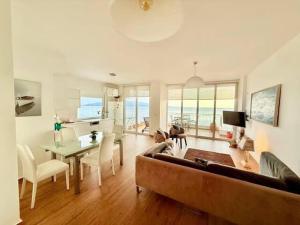 Beachfront Luxe Apartment Sarande