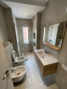 Kadare City-Center Apartment with Balcony