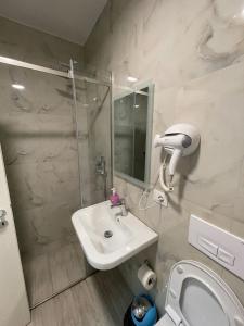 BonBon 2 - Quiet Central Studio