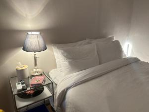 Entire house, 4 minutes to Samsung or Gangnam-gu Office subway station, suitable for plastic surgery visits, business trips, families, 2 rooms, 2 queen beds