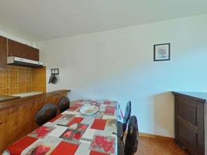 Studio 4 couchages, proche télécabine, parking, animaux acceptés - FR-1-241-75