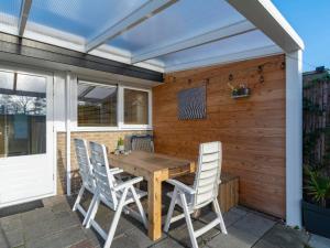Holiday Home near Sint Maartenszee Beach