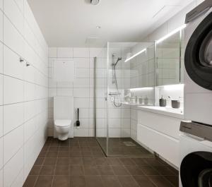 Roomsly Apartments - City flat with Private Balcony