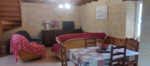 Maisons de vacances Terre De Pierres - Gite Amethyste : photos des chambres