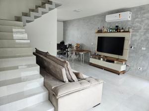 Casa em Boiçucanga com 2 suítes, piscina e sauna integrada