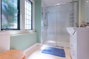 Greenhill Cottage Sea Views with Thatched Charm