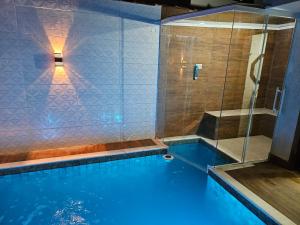 Casa em Boiçucanga com 2 suítes, piscina e sauna integrada