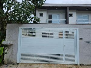 Casa em Boiçucanga com 2 suítes, piscina e sauna integrada