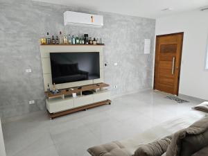 Casa em Boiçucanga com 2 suítes, piscina e sauna integrada