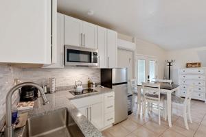 Studio Casita with Patio, BBQ Grill and Fire Pit