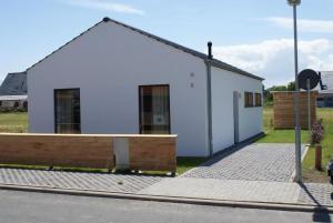 Strandnahes Ferienhaus Mit Terrasse Und Stellplatz