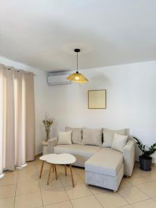 Sempre, Florida Suites, Kythira